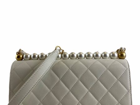 Chanel White Quilted Calfskin “Chic Pearl  Flap For Discount